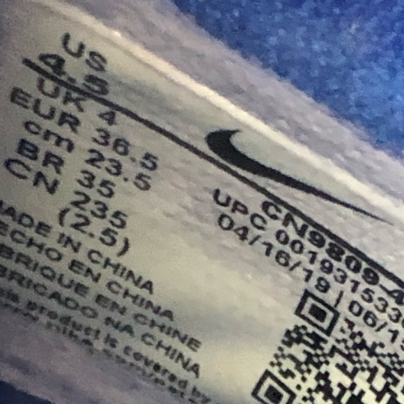 Nike Lebron Soldier VIII Basketball Shoe. Size 4.5 for boys. Literally worn 2x’s - Picture 6 of 6